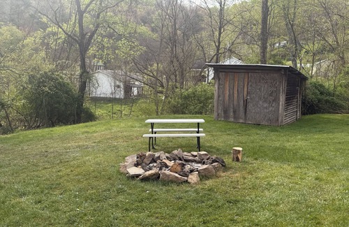 Freeman House | Charming 2-bedroom trail house in Bramwell, WV