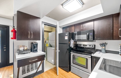 Clarksville Condo | Charming 2-bedroom dog-friendly condo walking distance to Downtown Clarksville.