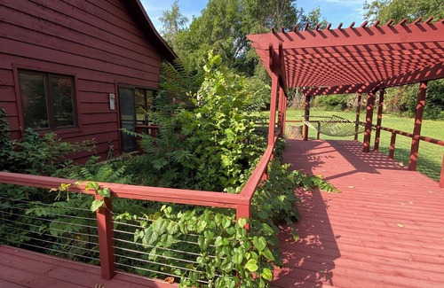 Fayetteville House | Charming 2-bedroom Lakehouse. Large deck and great views.