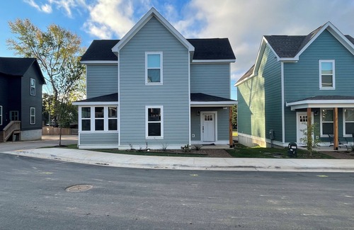 Fayetteville House | Charming 2-bedroom house at Centennial Park