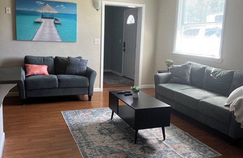 South Riverside House | Charming 2-bedroom house close to stadium and hospitals