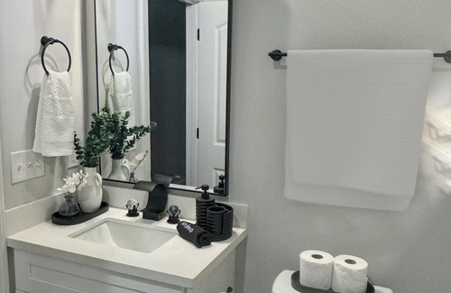 Fillmore House | Charming 2-Bedroom Getaway in Gentilly, New Orleans