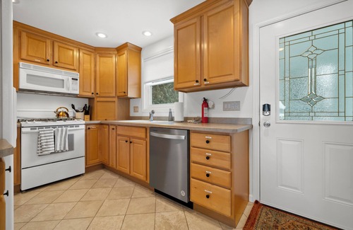 Salem Lakes House | Charming 2-bedroom Lake House Directly on Cross Lake