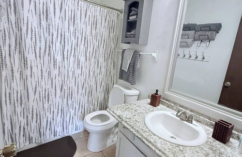 Salt Springs Cottage | Charming 2-bedroom cottage on a Lake Resort in Salt Springs