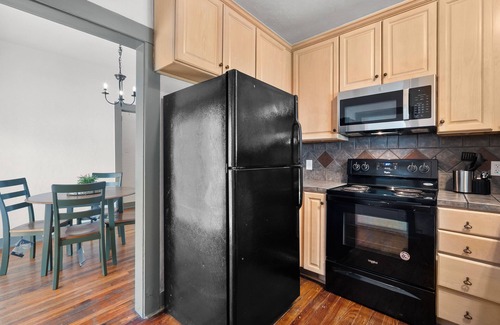 Highland Park House | Charming 2-bedroom house in fabulous San Antonio with AC