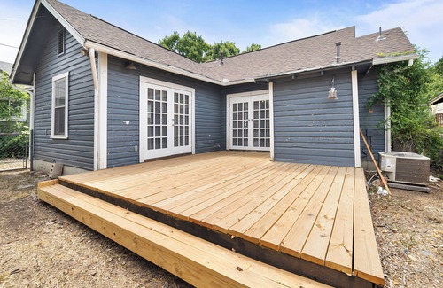 Highland Park House | Charming 2-bedroom house in fabulous San Antonio with AC