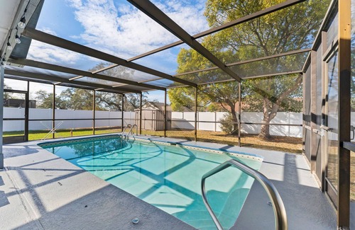 Spring Hill House | Charming 2-bedroom house with pool and fenced in backyard. Sleeps 8