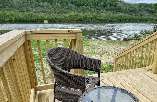 Short Creek House | Charming 2-bedroom Riverfront Retreat backs up to the Ohio River-Tiltonsville OH