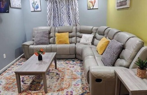 West Babylon House | Charming 2 Bedroom Home Away From Home Apartment