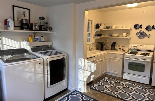 Atlanta House | Charming 2 BR Cottage - Walk to Marta - Sleeps 3