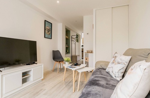 Pornic Cottage | Charming 2023 Cottage Near Beach & Golf with Private Parking, Terrace, WiFi & Baby Gear
