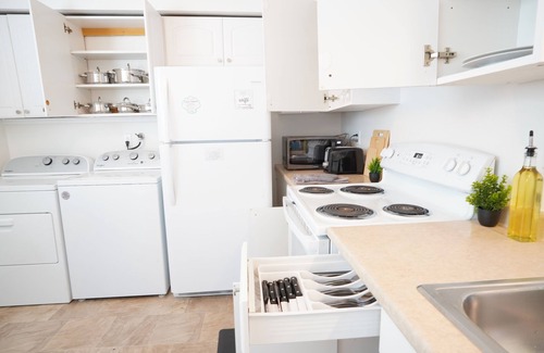Everett House | Charming 2B1B 1 King 1Queen#Remodeled#Wifi#Parking