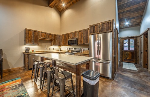 Coram Condo | Charming 2bd/1ba MT Retreat- sleeps 6 – Just 7 Miles Away From GNP- #4-STAY HERE