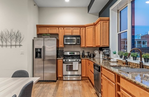 Old City Apartment | Charming 2BD by Independence Hall | Sleeps 6