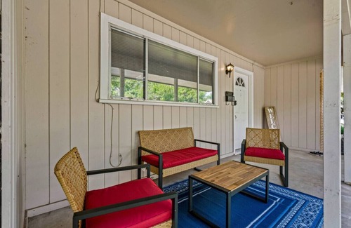 Fort Worth House | Charming 2BD: TCU Walkable, Blissful & Joyful !