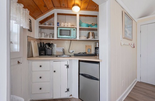Yarmouth Cottage | Charming 2BR/2BA coastal retreat with Nantucket Sound views