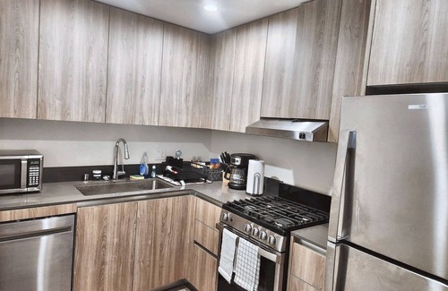 Pico-Union House | Charming 2BR Apart Hotel Free WiFi and AC in beautiful Los Angeles