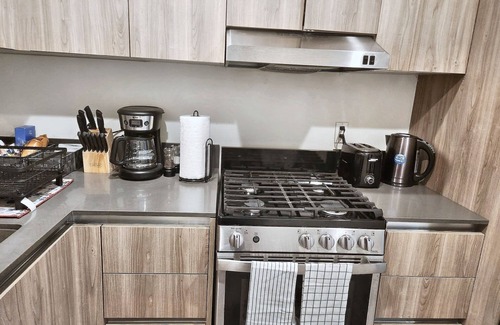 Pico-Union House | Charming 2BR Apart Hotel Free WiFi and AC in beautiful Los Angeles