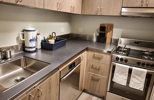Pico-Union House | Charming 2BR Apart Hotel Free WiFi and AC in beautiful Los Angeles