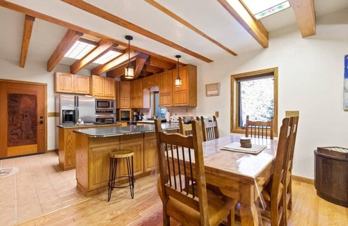 Breckenridge House | Charming 2BR Mountain Getaway - Near Hiking Trails
