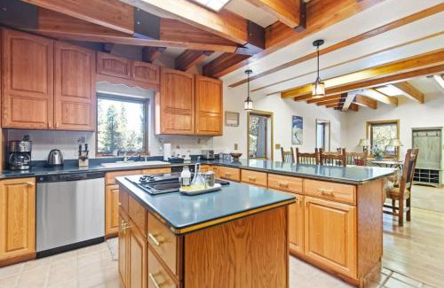 Breckenridge House | Charming 2BR Mountain Getaway Near Hiking Trails
