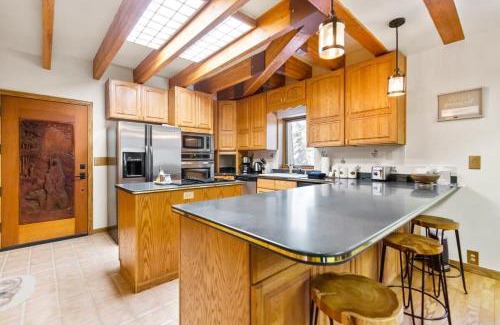 Breckenridge House | Charming 2BR Mountain Getaway Near Hiking Trails