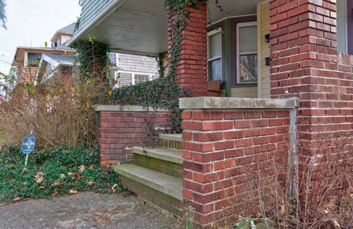 Cleveland Apartment | Charming 2BR 1 bath in the heart of CLE Heights