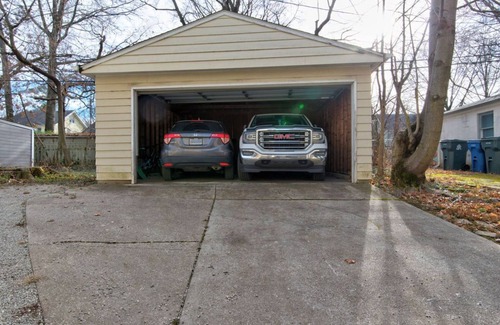 Cleveland Apartment | Charming 2BR 1 bath in the heart of CLE Heights