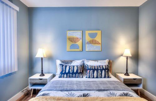 Cote-Des-Neiges—Notre-Dame-De-Grace Apartment | Charming 2BR with Balcony in Montreal