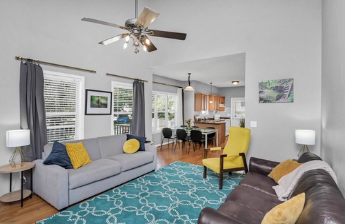 Rosewood House | Charming 3/2 Walking Distance Williams-Brice Close, Campus, Short Drive FT JAX