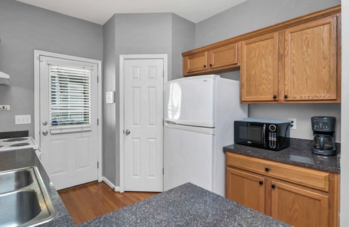 Rosewood House | Charming 3/2 Walking Distance Williams-Brice Close, Campus, Short Drive FT JAX