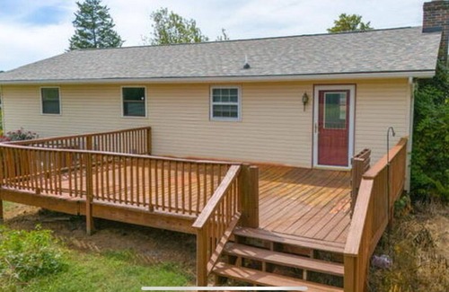 Sevier County House | Charming 3-bedroom house with AC and WiFi 20 minutes form Sevierville