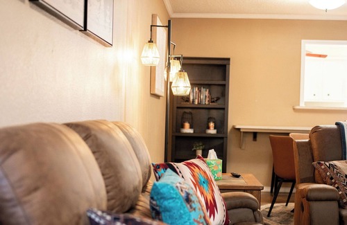 Lubbock House | Charming 3-Bed Furnished Home w/Backyard, Washer/Dryer & Formal Dining