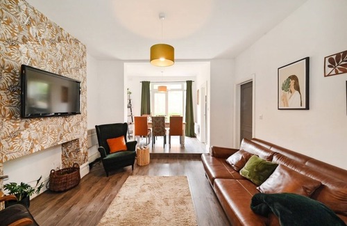 Croham Apartment | Charming 3 bed, garden, parking, Gatwick easy access