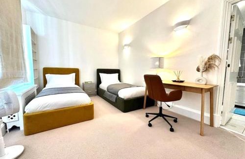Chelsea Harbour Apartment | Charming 3 Bed Luxury Flat in Central London
