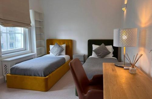 Chelsea Harbour Apartment | Charming 3 Bed Luxury Flat in Central London