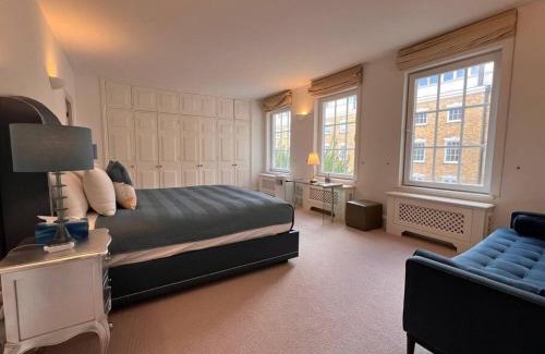 Chelsea Harbour Apartment | Charming 3 Bed Luxury Flat in Central London