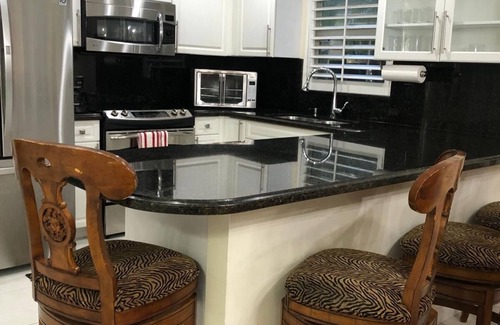 Greenacres House | Charming 3-bedroom house in pleasant Lake Worth Beach with WiFi, AC