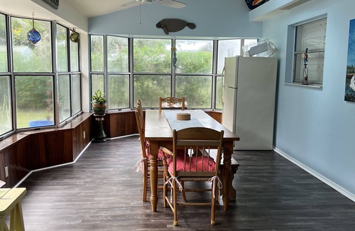 Crystal River House | Charming 3-bedroom house with WiFi and AC in Crystal River
