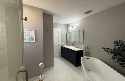 Port Saint Lucie House | Charming 3-bedroom house with AC, WiFi in welcoming Port St. Lucie
