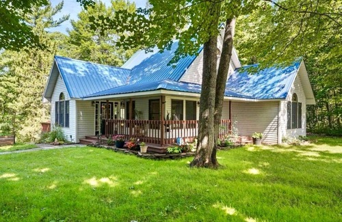 Kalkaska House | Charming 3 bedroom 2 bathroom home
