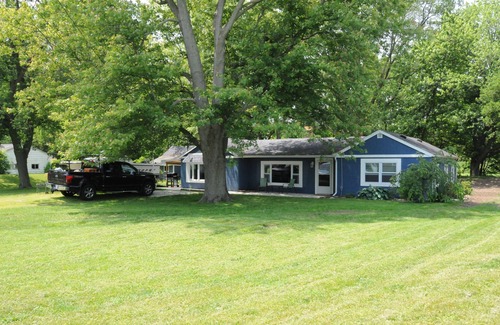 Oak Harbor House | Charming 3-bedroom 2 bathroom house steps from the public beach in Oak Harbor