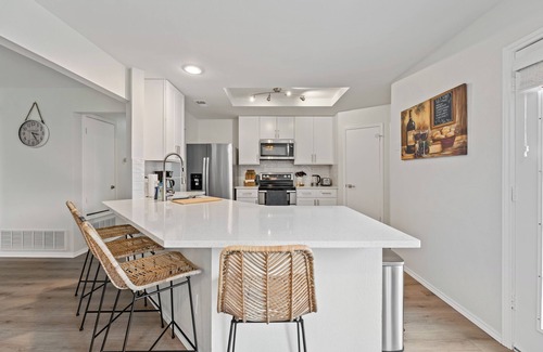 Buckner Terrace - Everglade Park House | Charming 3-bedroom, 3-bath house only 10 minutes to DT Dallas with AC, WiFi