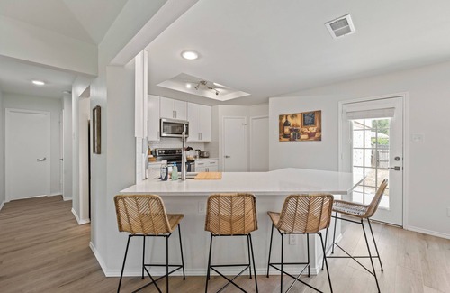 Buckner Terrace - Everglade Park House | Charming 3-bedroom, 3-bath house only 10 minutes to DT Dallas with AC, WiFi