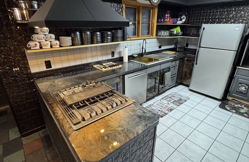 Geneva House | Charming 3-bedroom 5 Bed house with WiFi & extras in delightful Geneva