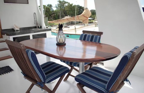 Tropic Boat Rental | Charming 3-bedroom 60' Yacht - Scenic Harbor