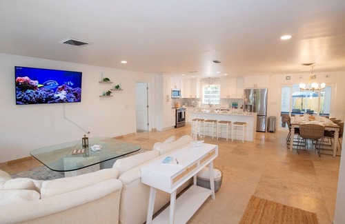 South Gate Ridge House | Charming 3-bedroom beach house in enchanting Sarasota only 8 minutes to Siesta