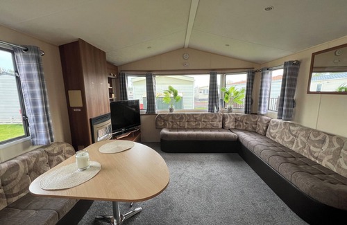 Morecambe House | Charming 3-bedroom caravan with AC, WiFi in fantastic Morecambe
