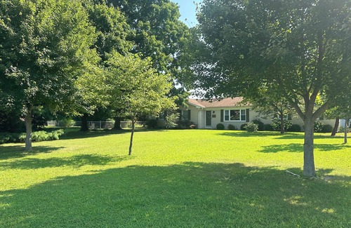 Brownsburg Cottage | Charming 3-bedroom Country Cottage in Beautiful Brownsburg, IN!