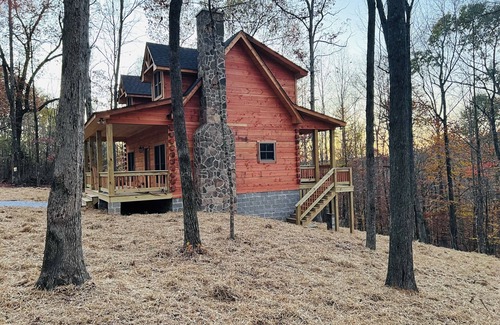 Tullahoma Cabin | Charming 3-bedroom cabin with WiFi, in Tullahoma out at Tim’s Ford Lake.